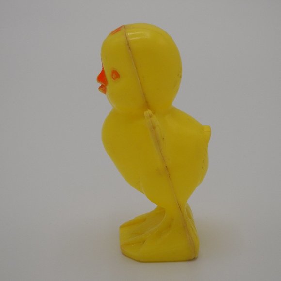 3.5" Vintage 1950's Knickerbocker Plastic Company Easter Basket Chick Toy - Picture 2 of 10